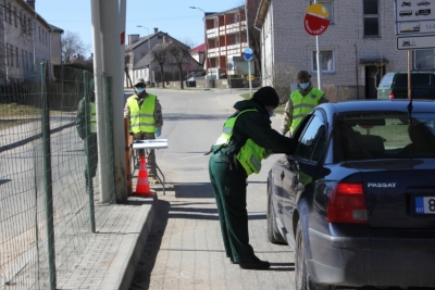 FOTO: Robežsargi veic imigrācijas kontroli