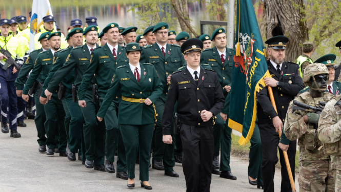 FOTO: Militārā parāde