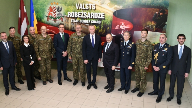 FOTO: Līguma parakstīšana