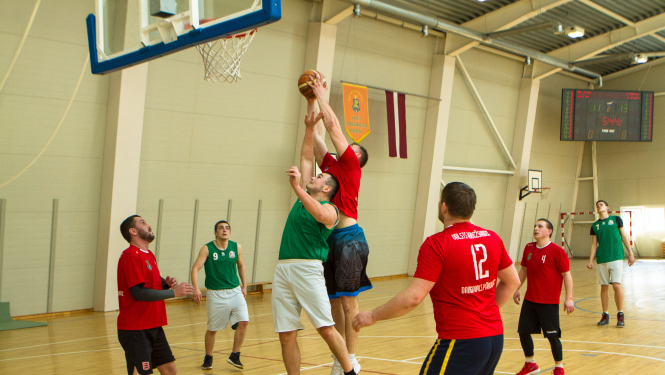 FOTO: Valsts robežsardzes basketbola komanda spēles laikā