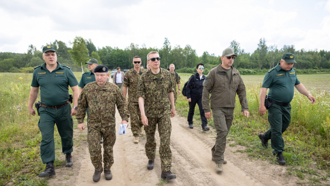 FOTO:  Valsts prezidents Edgars Rinkēvičs apmeklē Latvijas austrumu robežu 