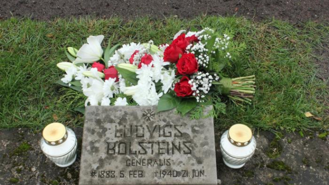 FOTO: Ludvida Bolšteina atdusas vieta Brāļu kapos