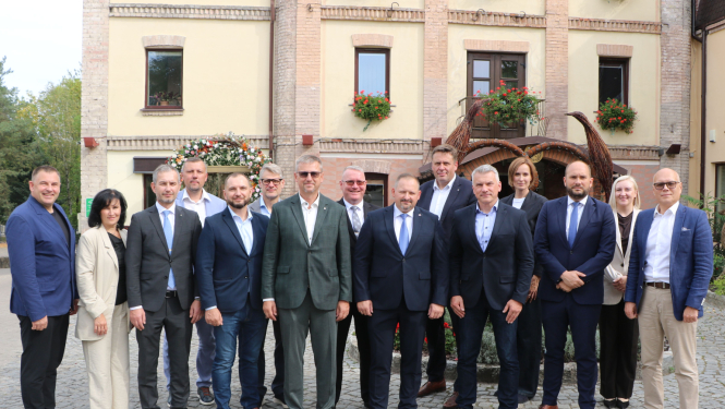 FOTO: VRS priekšnieks sanāksmē