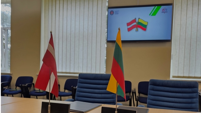 FOTO: Lietuvas un Latvijas karogi