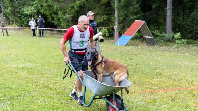 FOTO: Kinologu sacensības