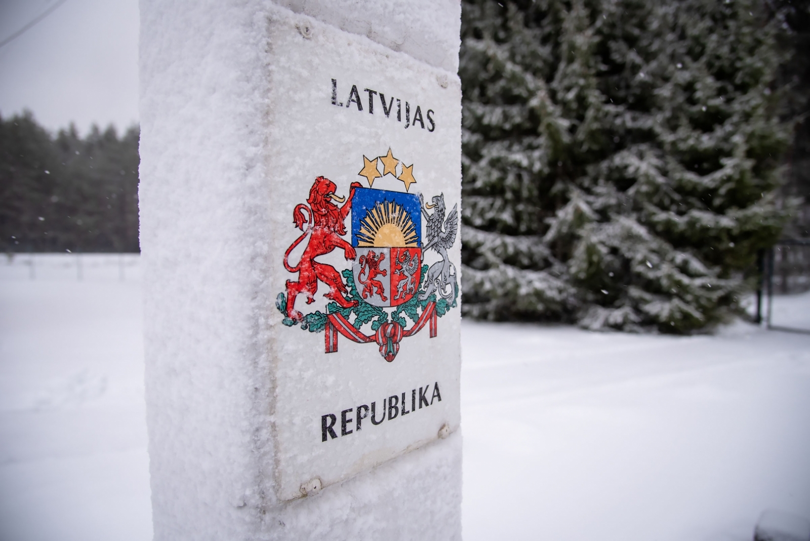 FOTO: Deputāti kopsēdē apmeklēja Latvijas-Baltkrievijas robežu