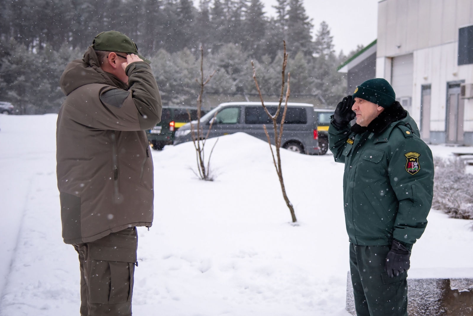 FOTO: Deputāti kopsēdē apmeklēja Latvijas-Baltkrievijas robežu