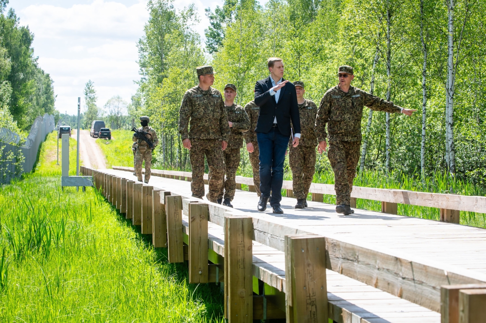 FOTO: MInistra vizīte uz robežas