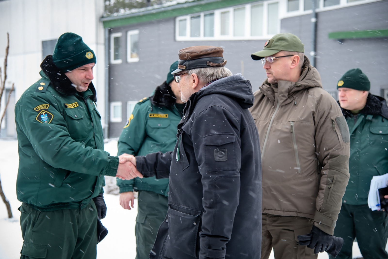 FOTO: Deputāti kopsēdē apmeklēja Latvijas-Baltkrievijas robežu