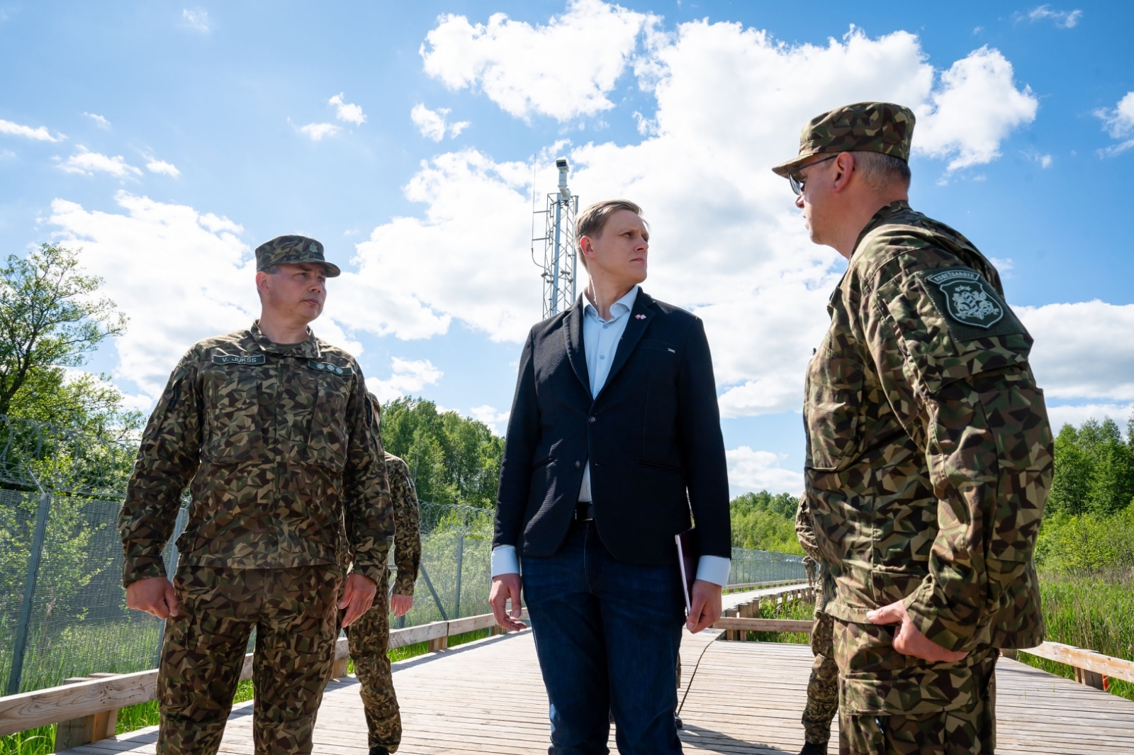 FOTO: MInistra vizīte uz robežas