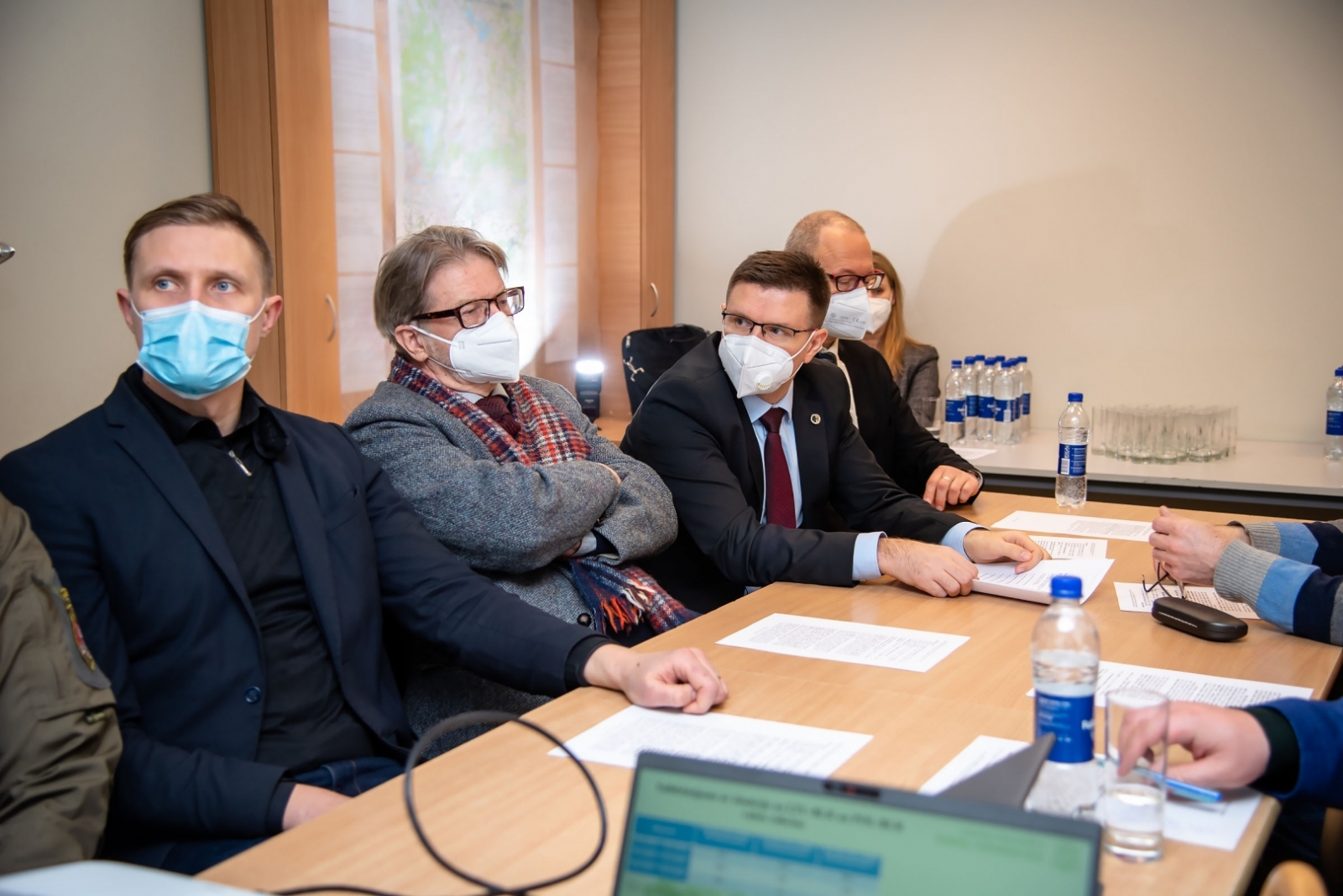 FOTO: Deputāti kopsēdē apmeklēja Latvijas-Baltkrievijas robežu