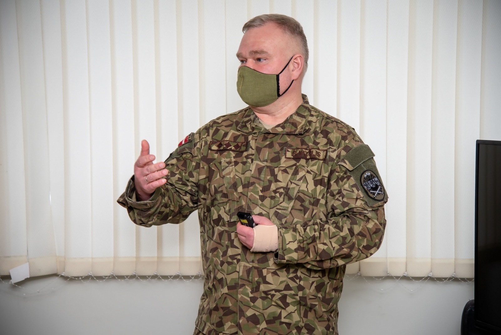 FOTO: Deputāti kopsēdē apmeklēja Latvijas-Baltkrievijas robežu