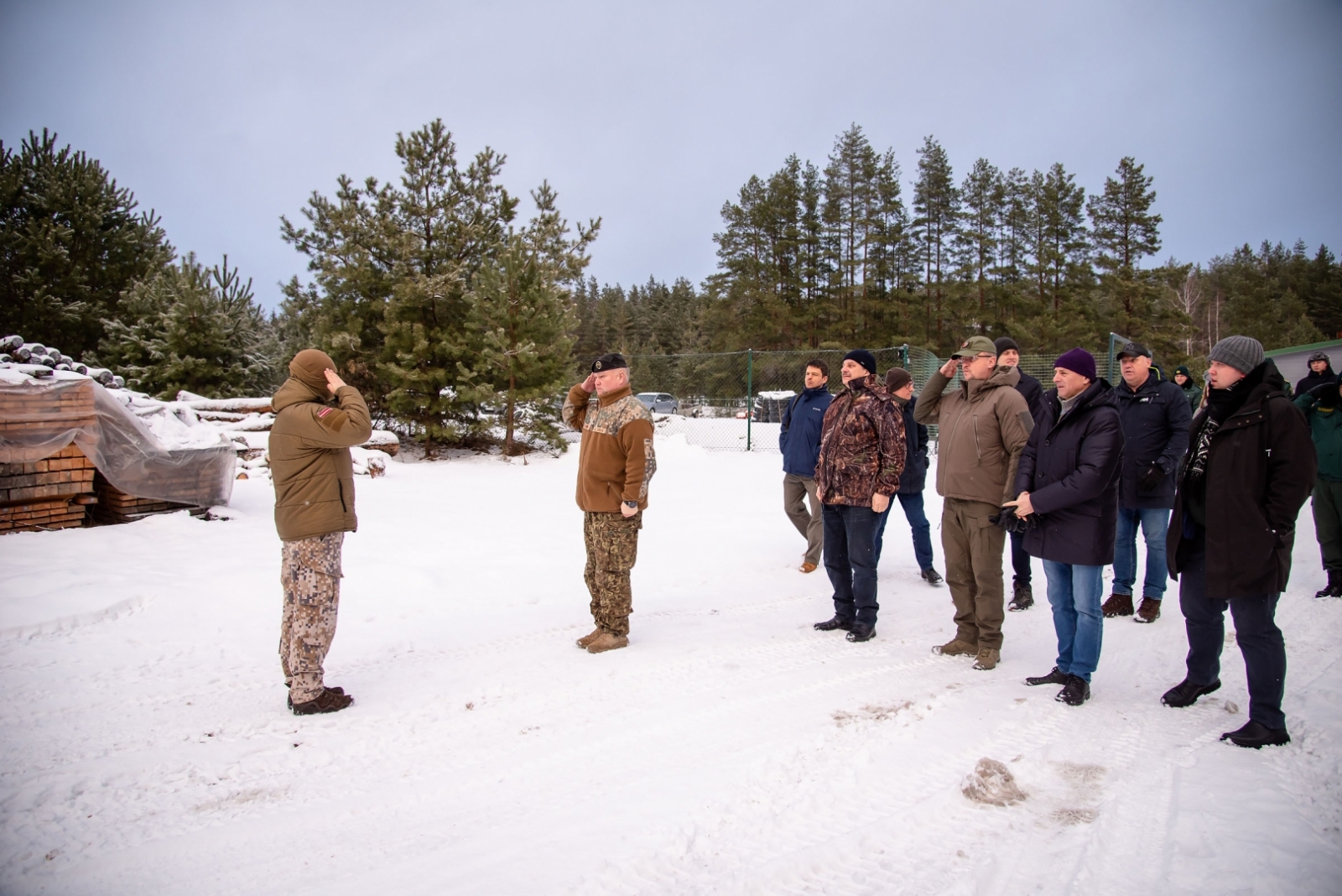FOTO: Deputāti kopsēdē apmeklēja Latvijas-Baltkrievijas robežu