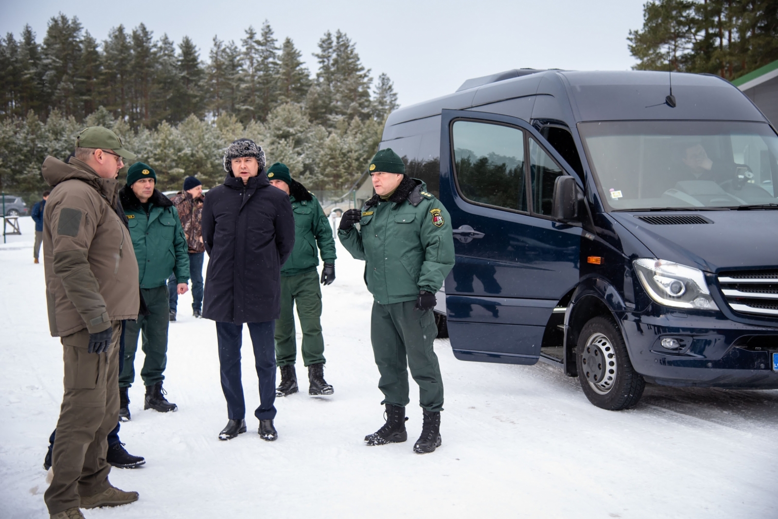 FOTO: Deputāti kopsēdē apmeklēja Latvijas-Baltkrievijas robežu