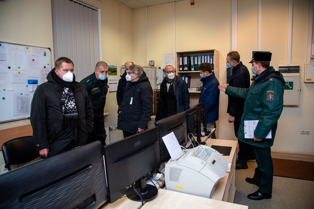 Deputāti kopsēdē apmeklēja Latvijas-Baltkrievijas robežu