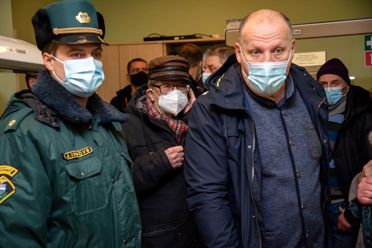 Deputāti kopsēdē apmeklēja Latvijas-Baltkrievijas robežu