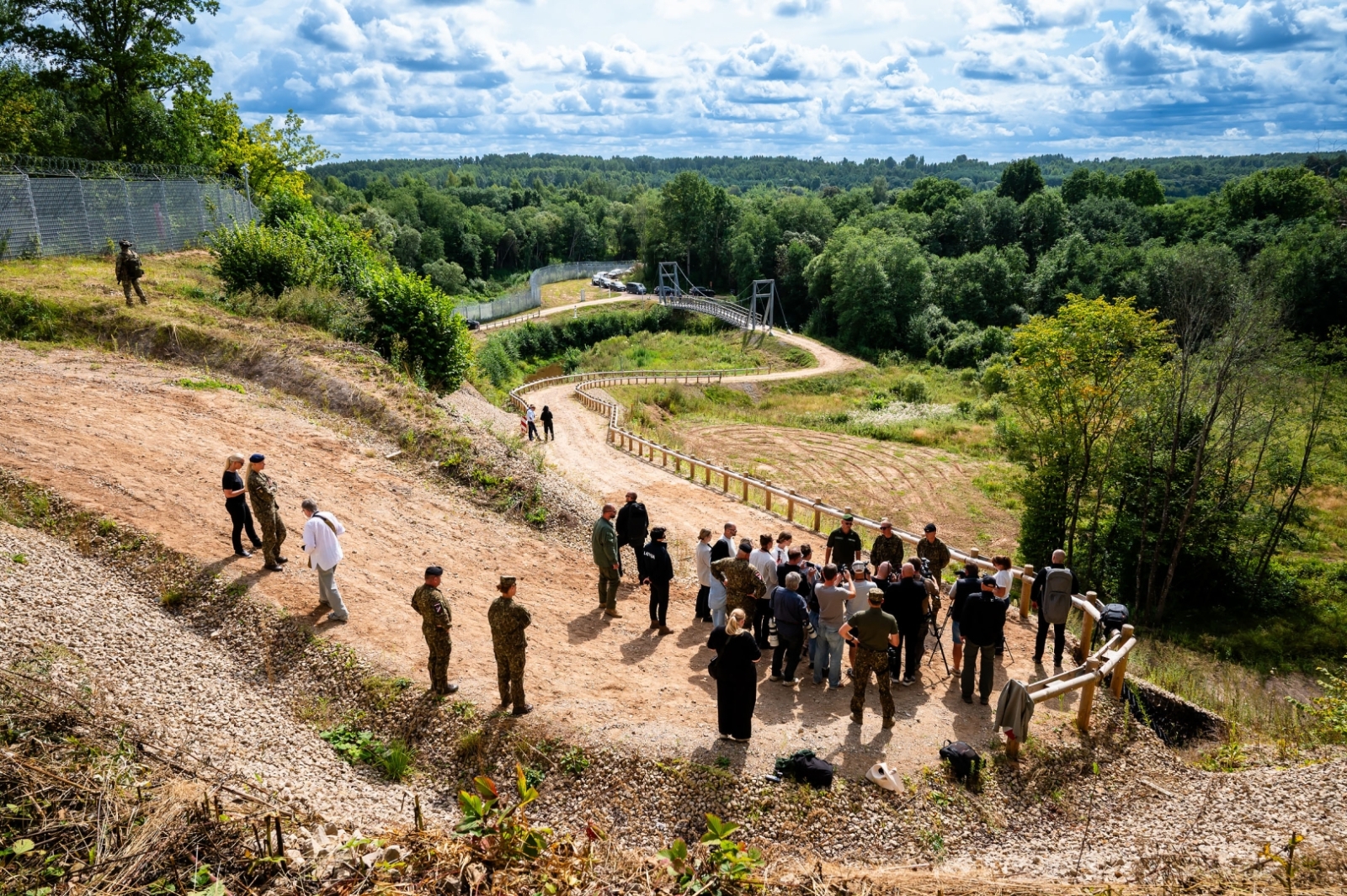 FOTO: Valsts prezidents apmeklē robežu