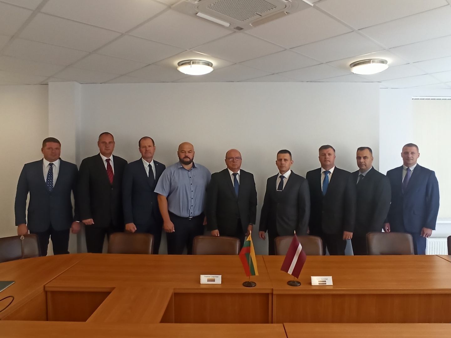 Tiekas Latvijas un Lietuvas pilnvaroto robežas pārstāvju vietnieki un palīgi