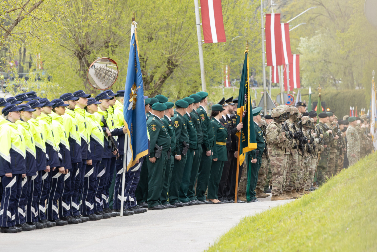 FOTO: Militārā parāde