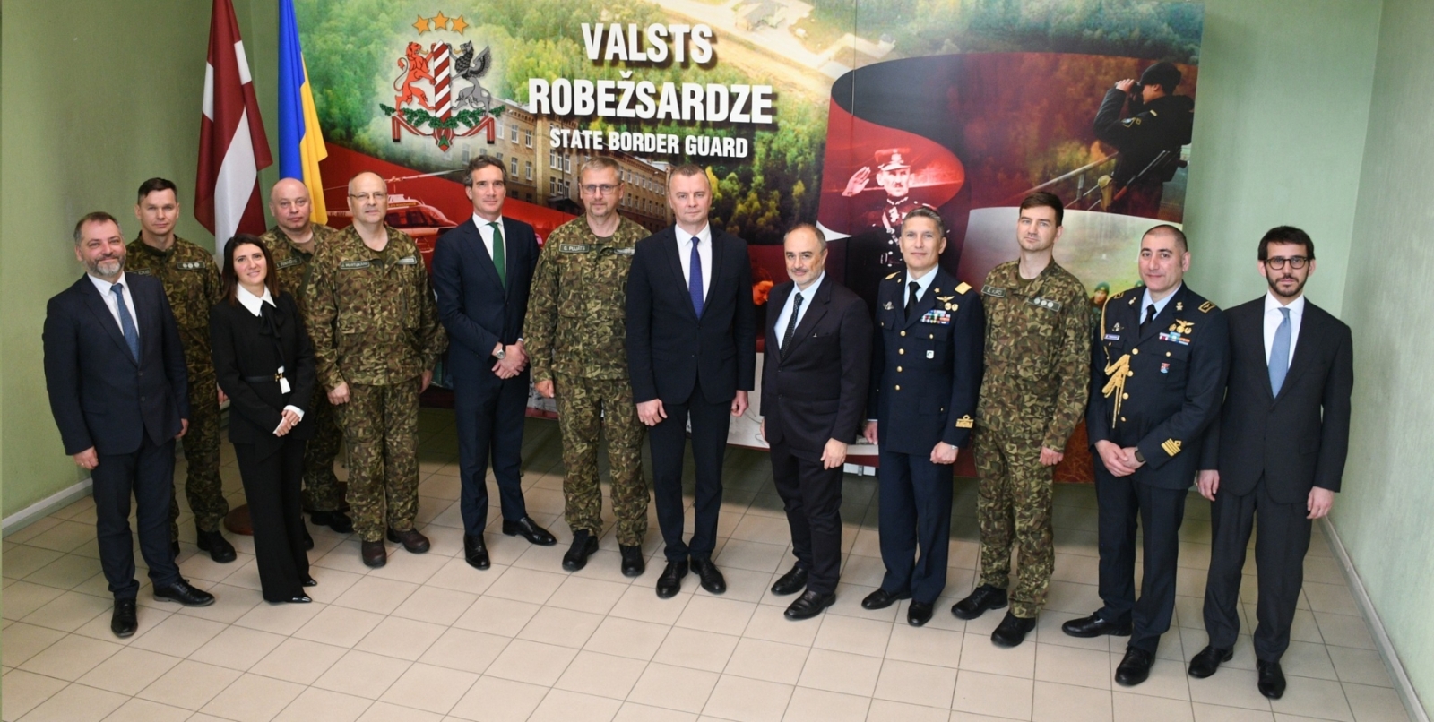 FOTO: Līguma parakstīšana