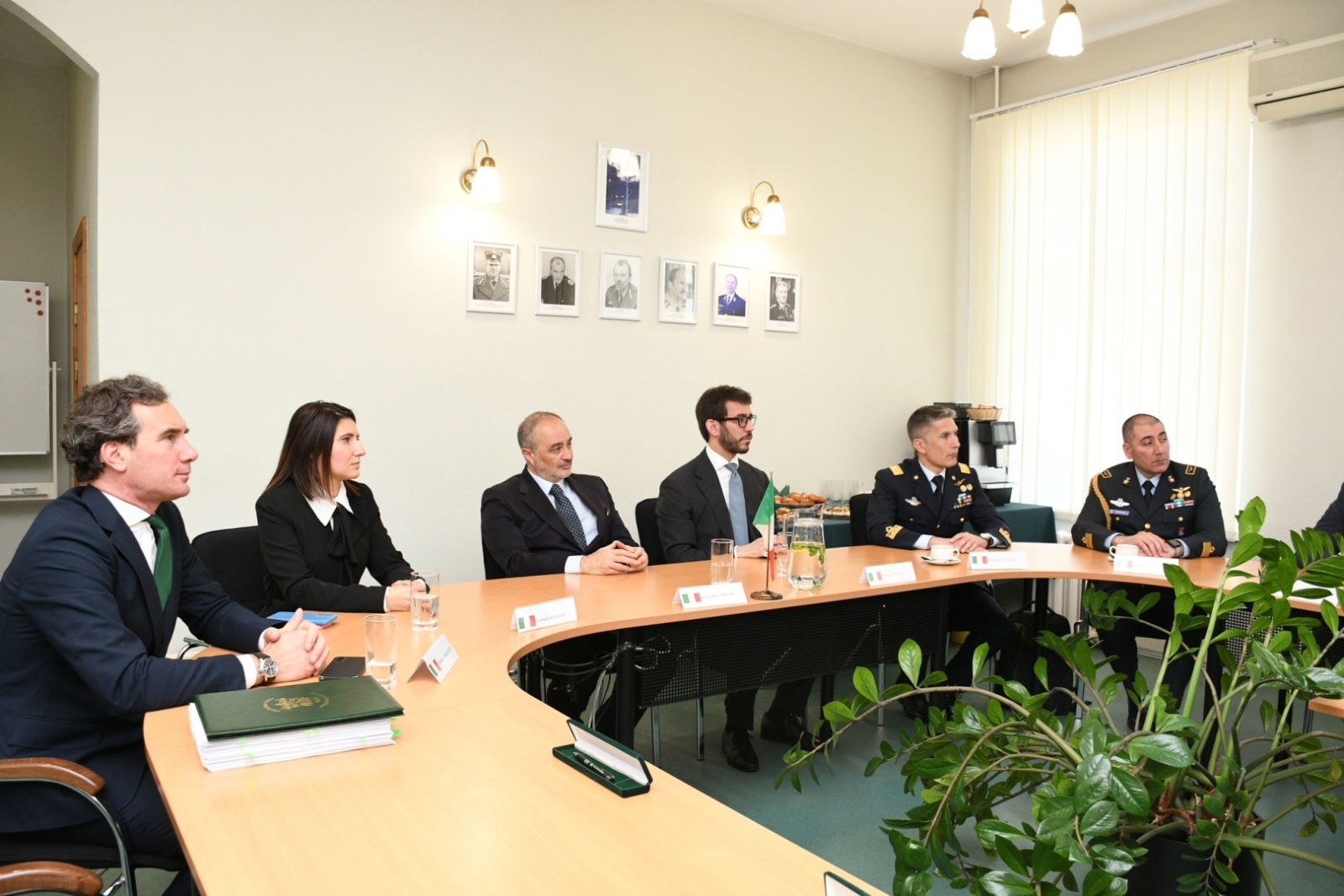 FOTO: Līguma parakstīšana
