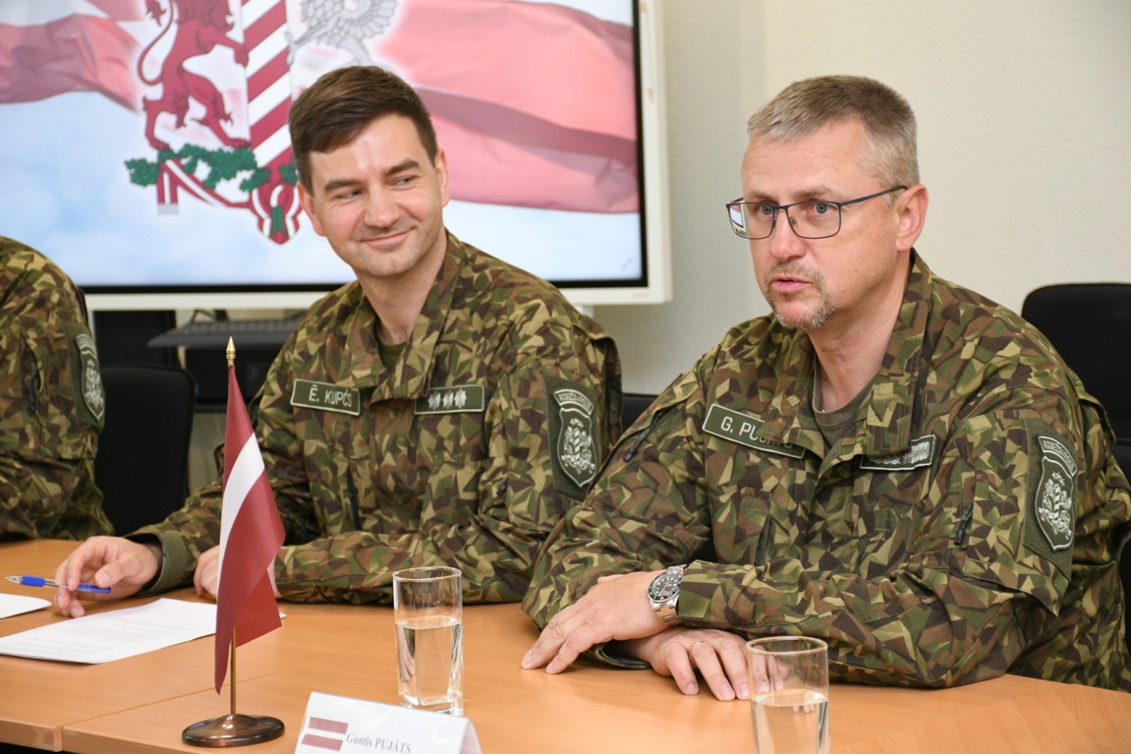 FOTO: Līguma parakstīšana