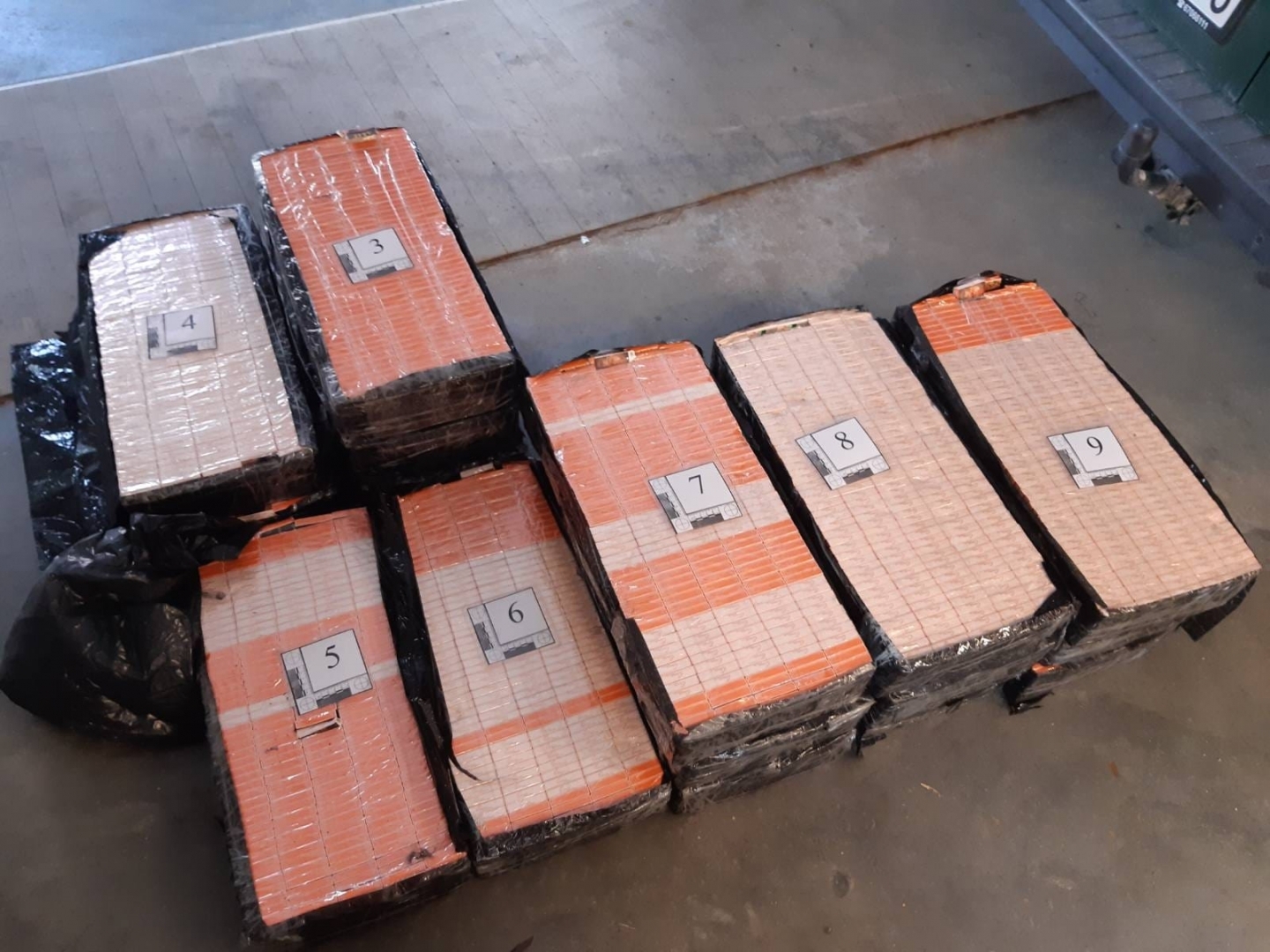 Robežsargi izņem 79 000 kontrabandas cigarešu
