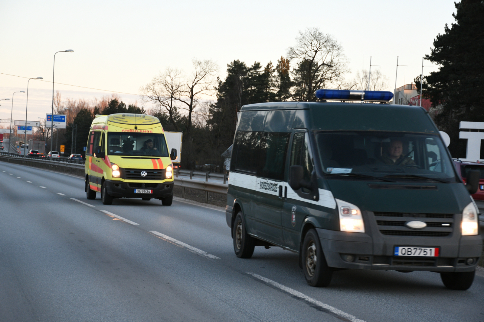 FOTO: Automašīnu konvojs uz Ukrainu