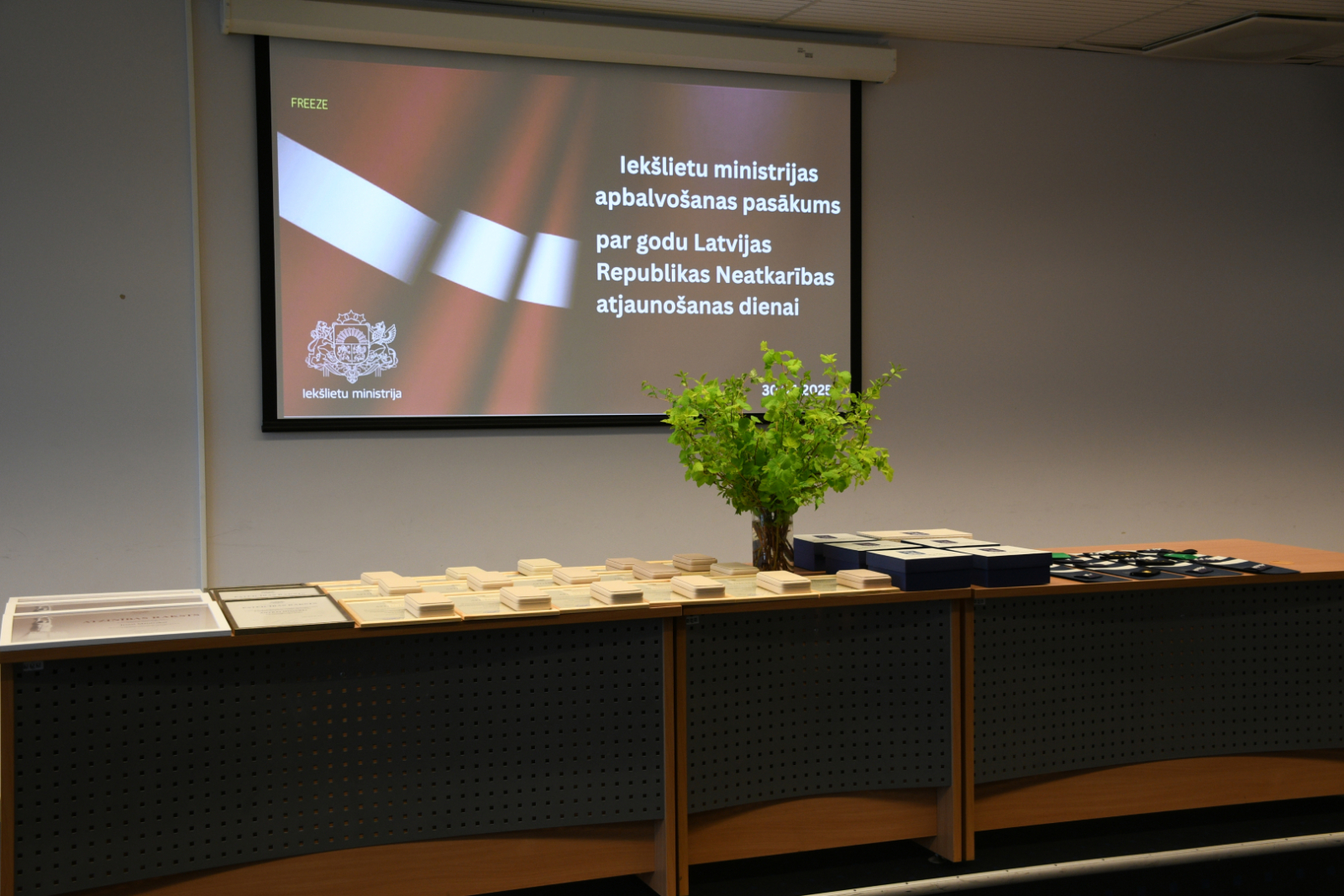 FOTO: Apbalvošana ministrijā