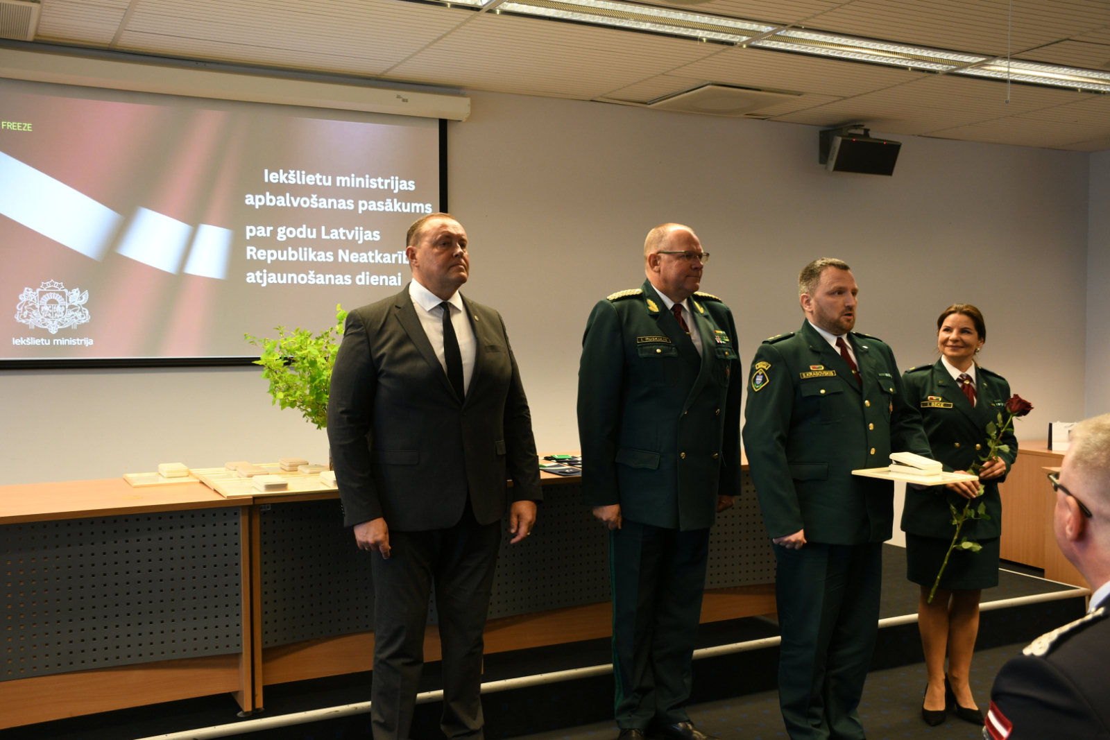 FOTO: Apbalvošana ministrijā
