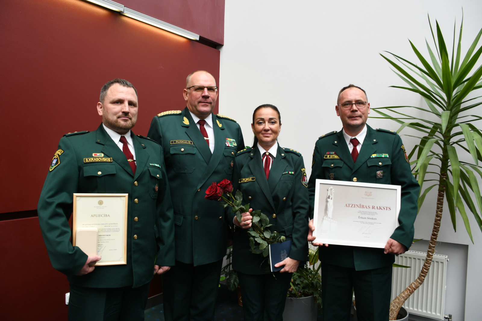 FOTO: Apbalvošana ministrijā