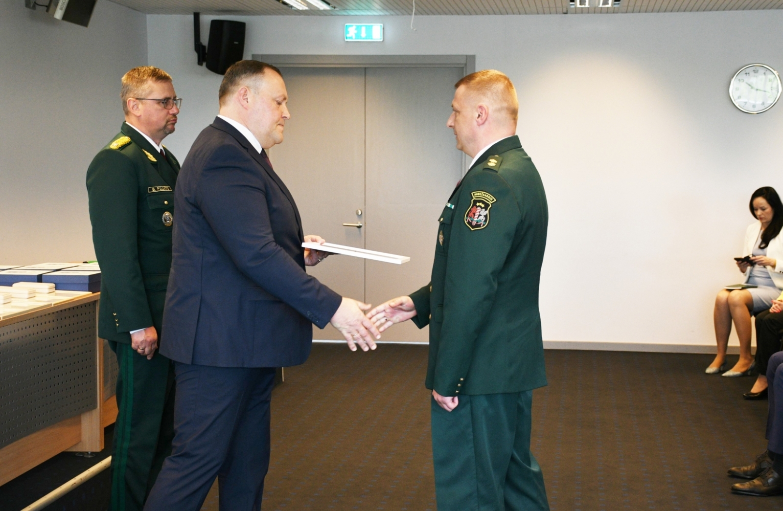 FOTO: Robežsargi saņem apbalvojumus Iekšlietu ministrijā