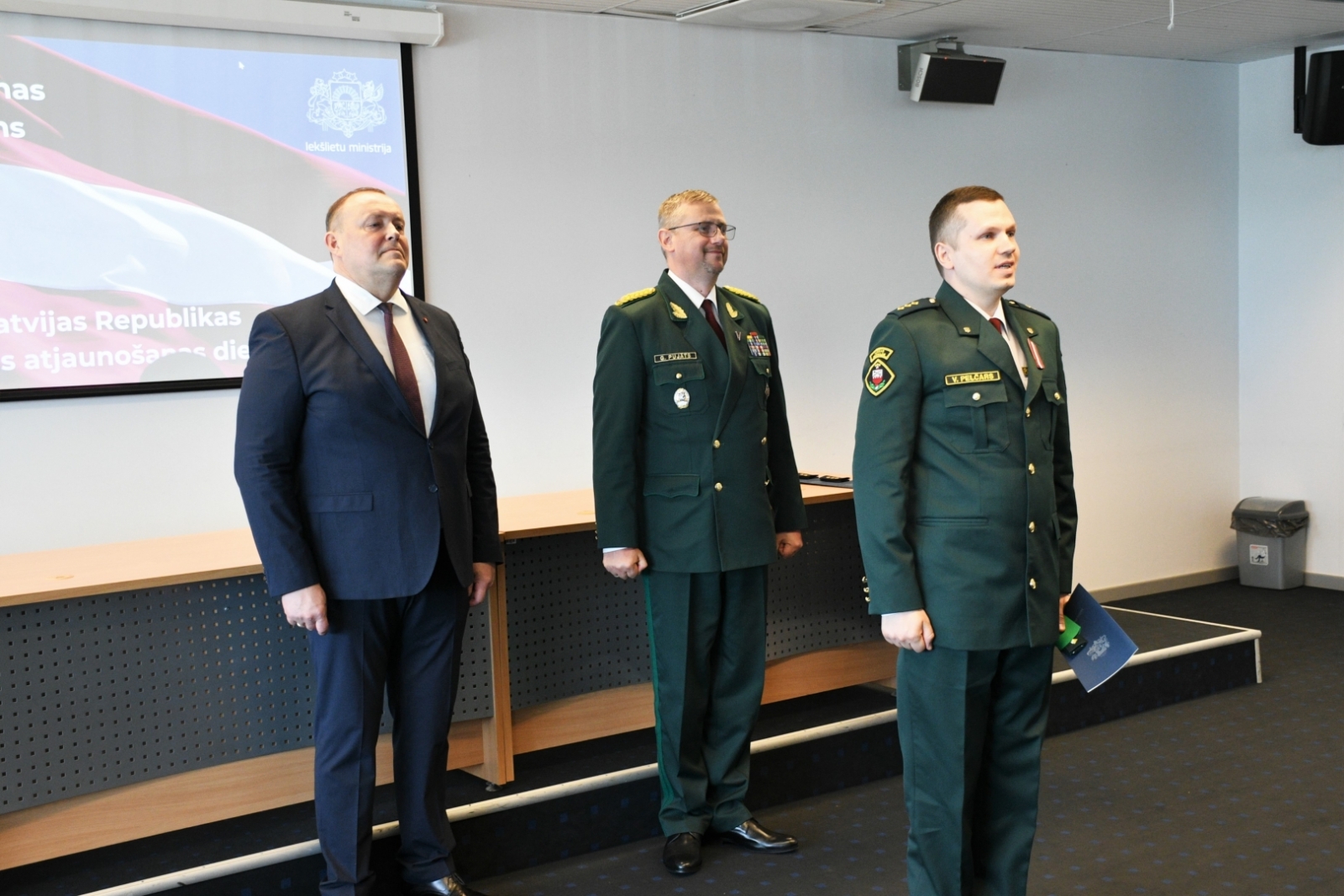 FOTO: Robežsargi saņem apbalvojumus Iekšlietu ministrijā