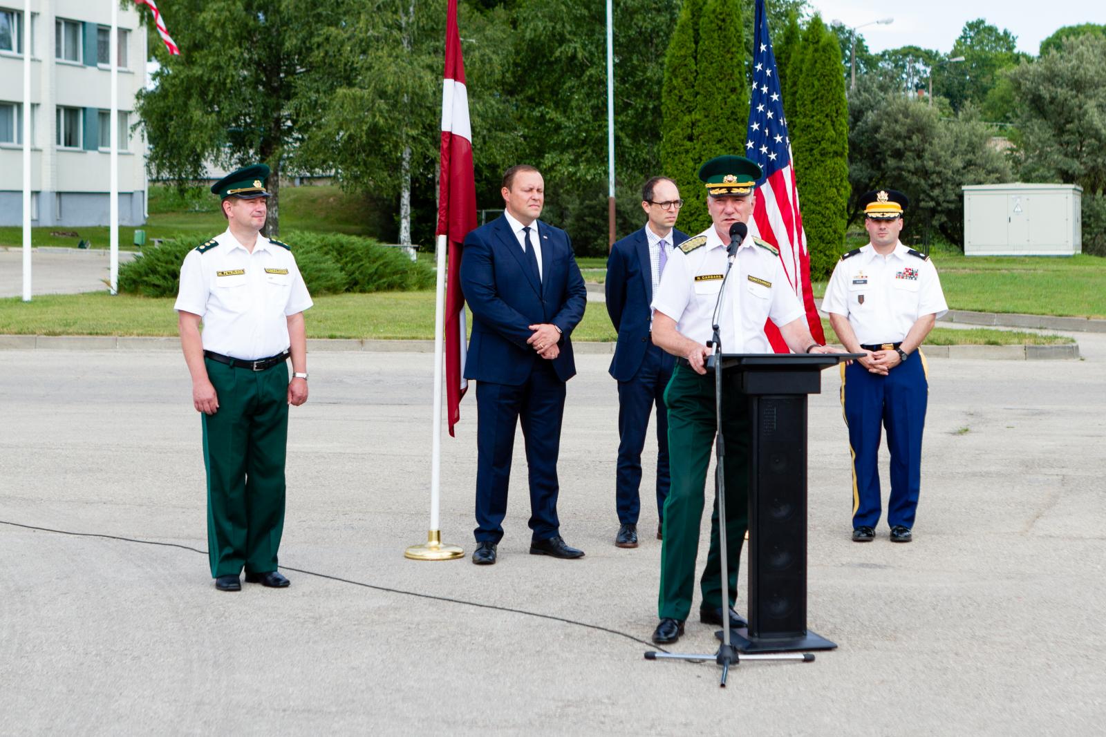 Foto: Valsts robežsardze saņem ASV dāvinājumu