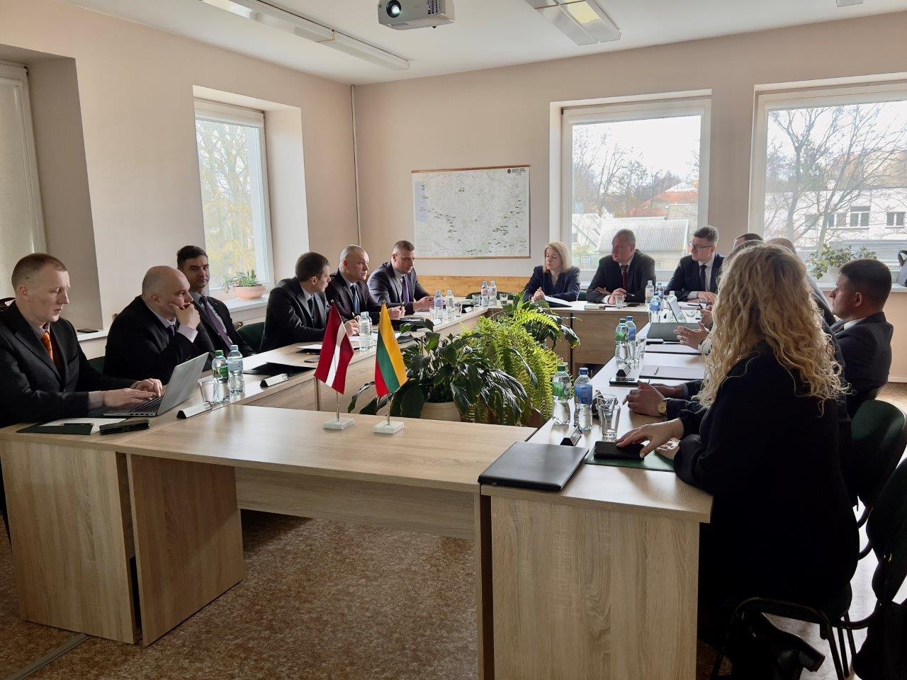 Tikās Latvijas un Lietuvas kolēģi