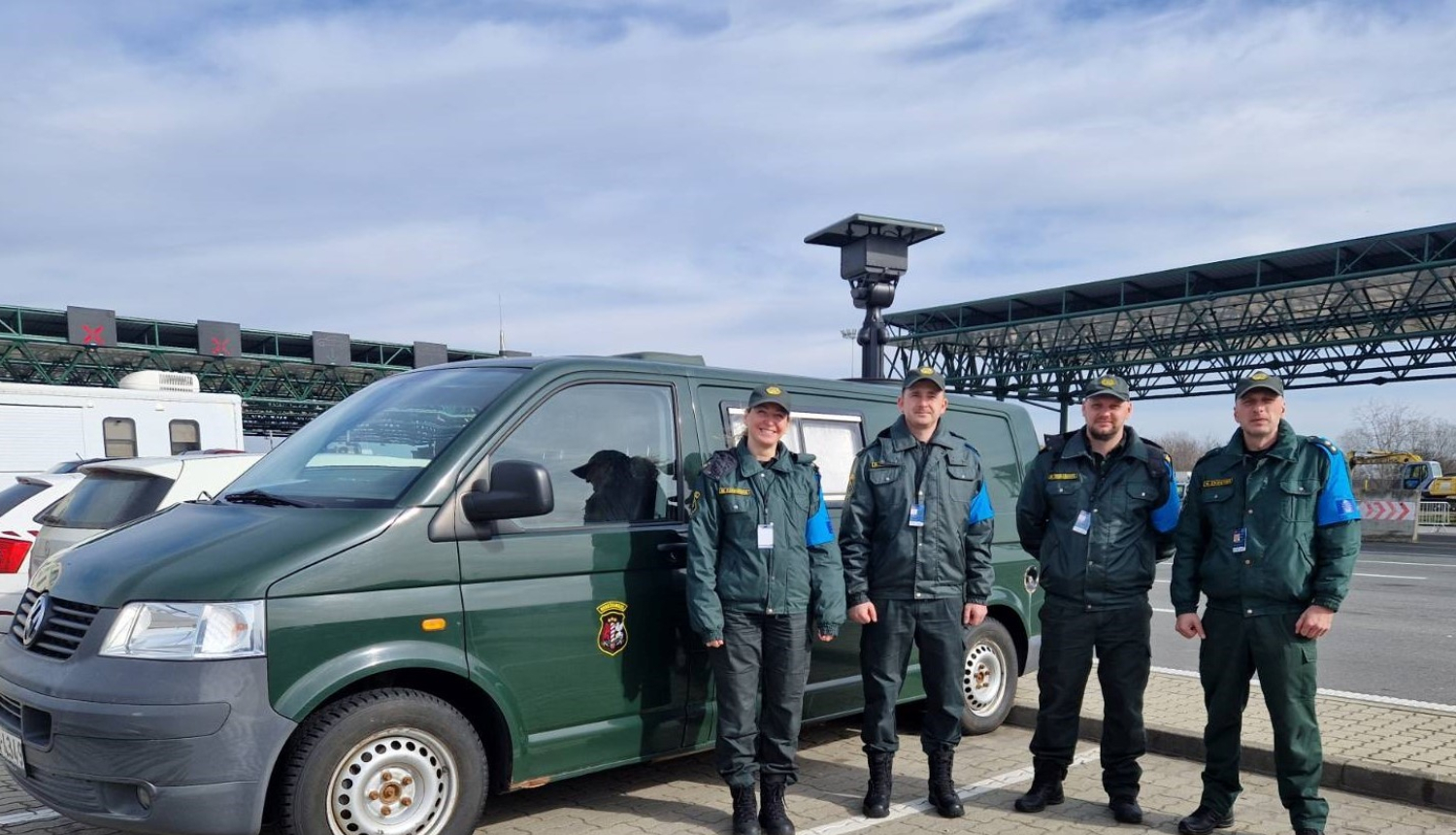 FOTO: VRS amatpersonas sniedz atbalstu Serbijas tiesībsargājošām iestādēm