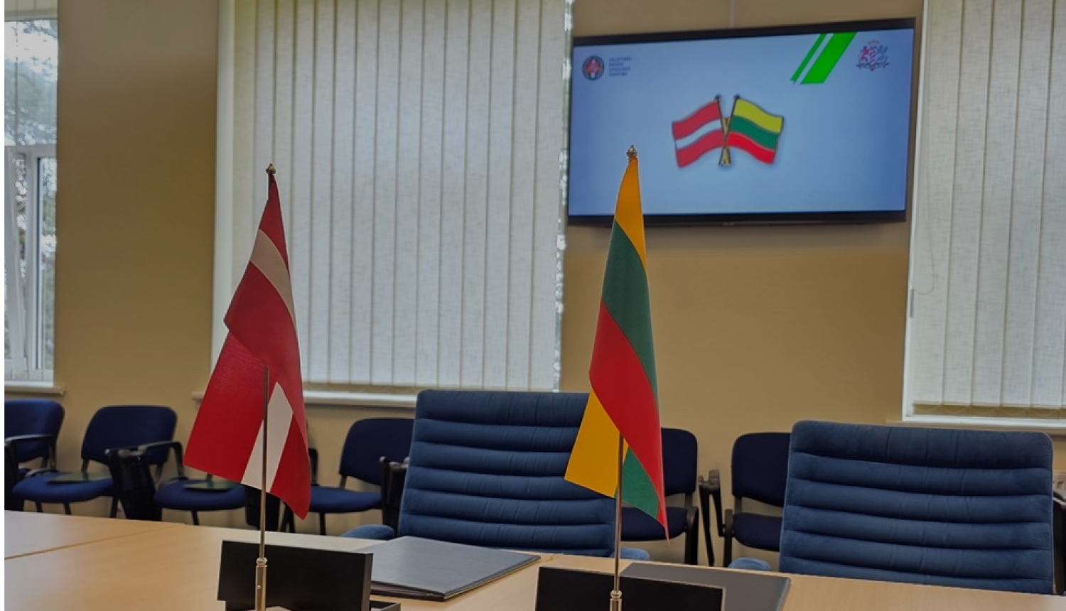 FOTO: Lietuvas un Latvijas karogi
