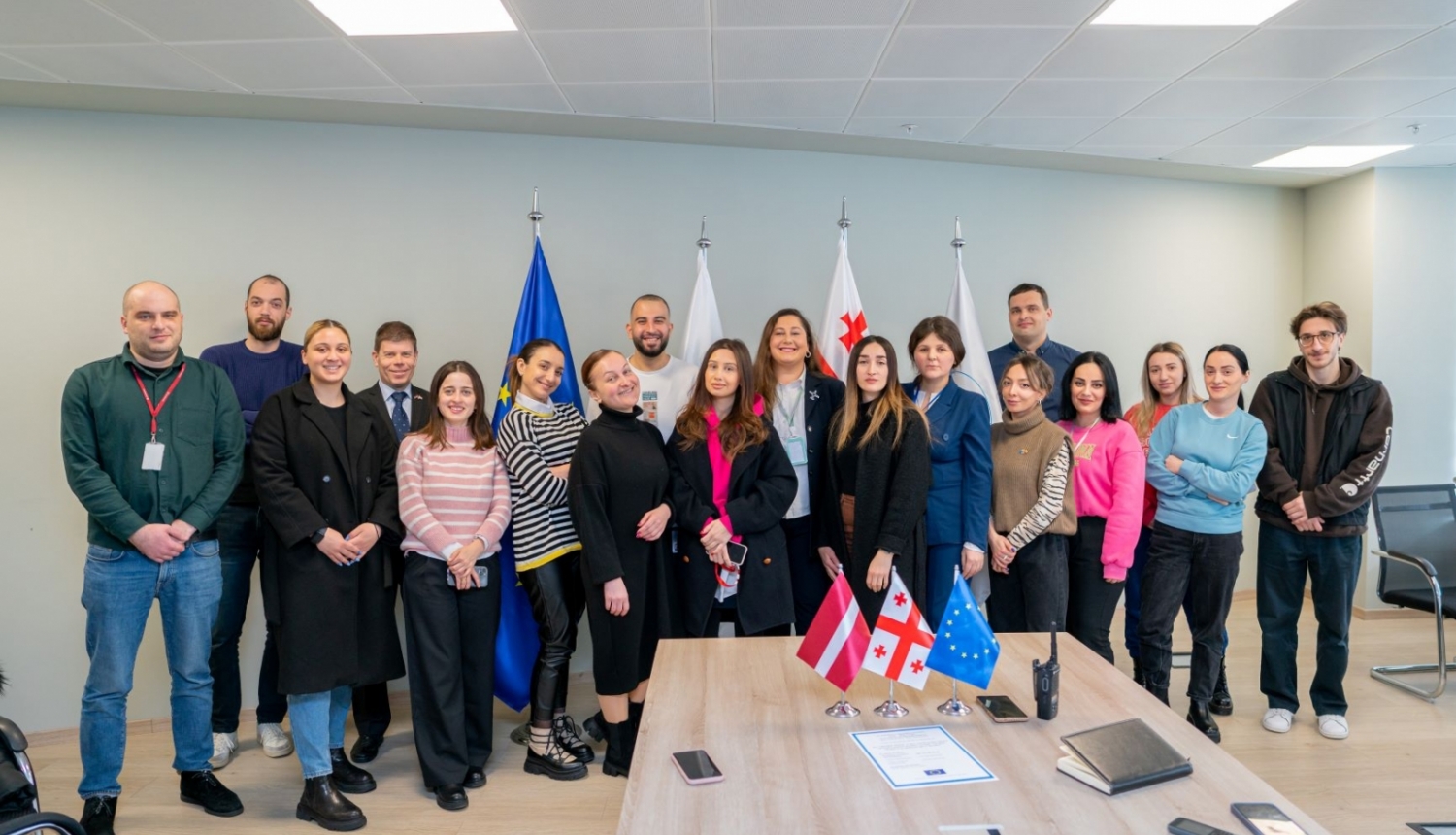 Valsts robežsardzes Rīgas pārvaldes dokumentu eksperts organizēja semināru - apmācības Gruzijas valsts SIA "Gruzijas apvienotās lidostas" Kutaisi starptautiskās lidostas personālam.