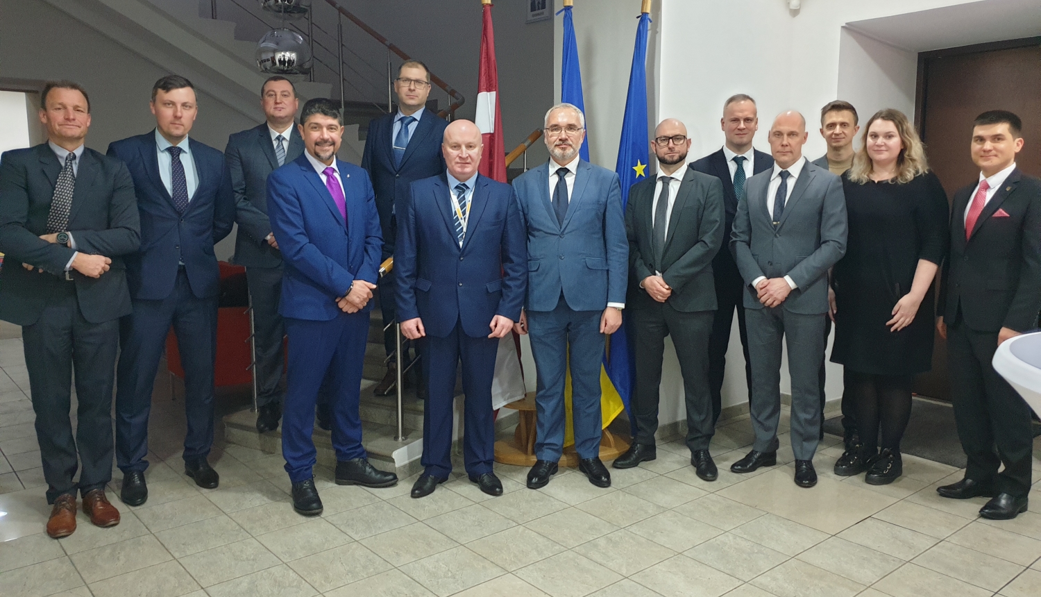 FOTO: VRS sakaru virsnieks Ukrainā