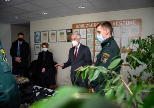 FOTO: ASV vēstnieks Latvijā uz robežas