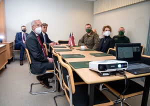FOTO: ASV vēstnieks Latvijā uz robežas