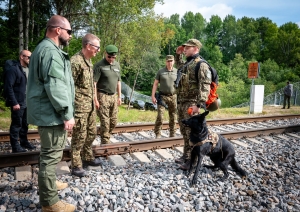FOTO: Valsts prezidents apmeklē robežu