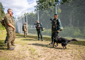 FOTO: VRS priekšnieks un Valsts prezidents apmeklē austrumu robežu