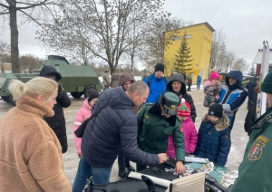 Valsts robežsardzes Daugavpils pārvaldes amatpersonas piedalījās interaktīvajā pasākumā “Vienā rindā”