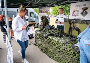 Valsts robežsardzes Daugavpils pārvaldes amatpersonas  piedalās Līvānu pilsētas svētkos
