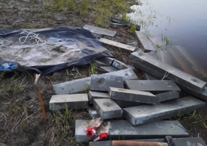 Robežsargi no Daugavas ”izzvejo” cigarešu plostu
