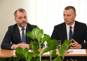 FOTO: Līguma parakstīšana