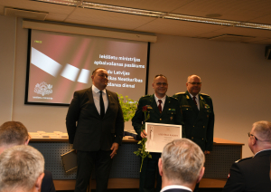 FOTO: Apbalvošana ministrijā