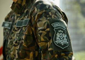 FOTO: Robežsargs jaunajā formas tērpā