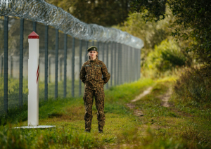FOTO: Robežsargs jaunajā formas tērpā